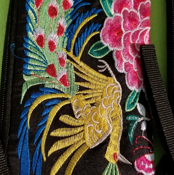 Embroidered wristlet - Picture 3 of 6